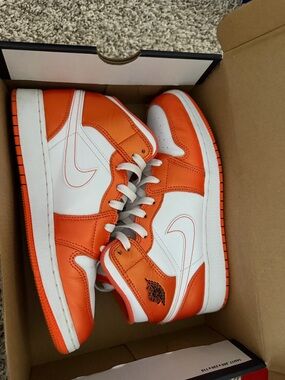 Jordan Air Jordan 1 Mid SE (GS) Black White Electro Orange